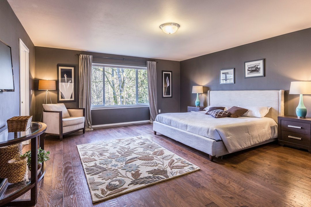 Modern bedroom bed and mattress for Sleepwell Star Gold mattress buying guide